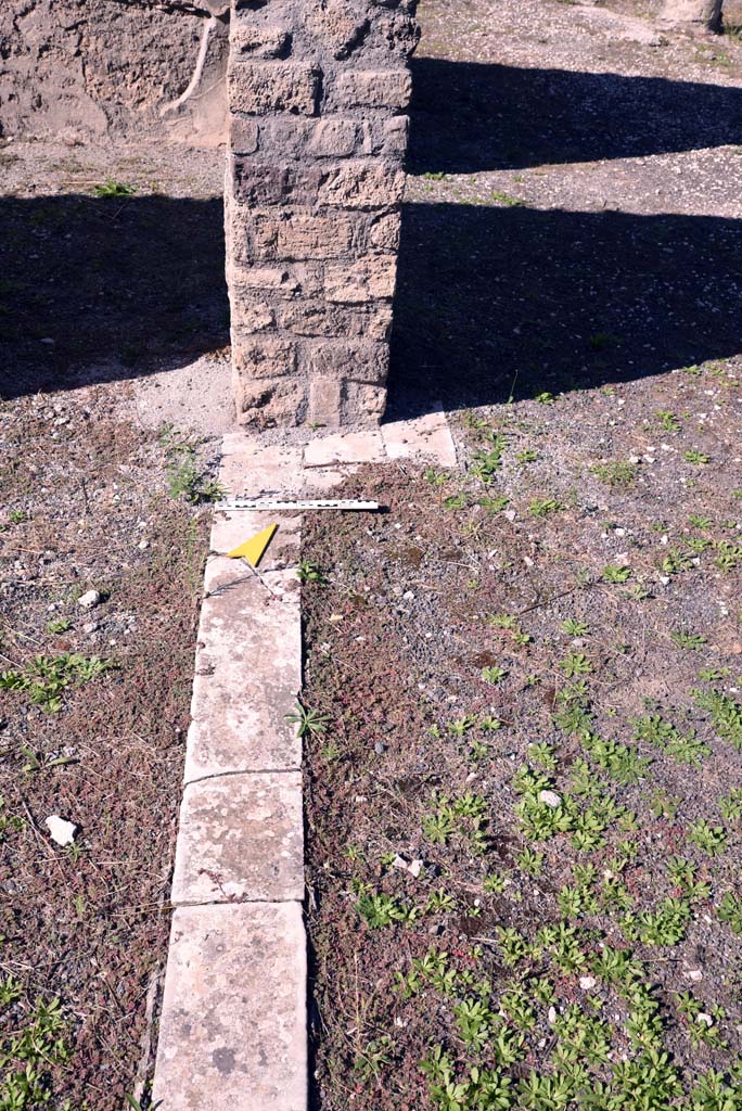 I.4.25/1.4.5 Pompeii. October 2019. Tablinum 14, looking north along threshold of doorway at east end.
Foto Tobias Busen, ERC Grant 681269 DÉCOR.