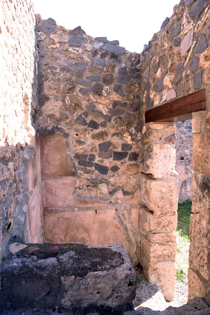 I.4.25/1.4.5 Pompeii. October 2019.
Room 16, looking towards south wall across stairs, with doorway to atrium 6, on right.
Foto Tobias Busen, ERC Grant 681269 DÉCOR.