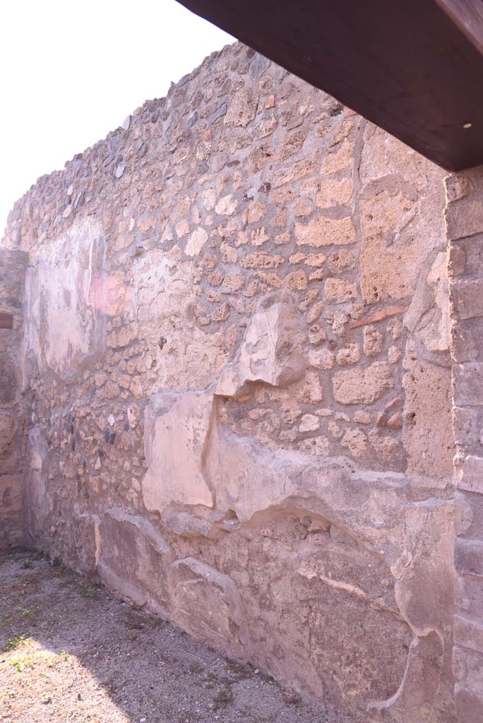 I.4.25/I.4.5 Pompeii. October 2019.
Corridor 15, looking west along north wall from entrance doorway.
Foto Tobias Busen, ERC Grant 681269 DÉCOR.