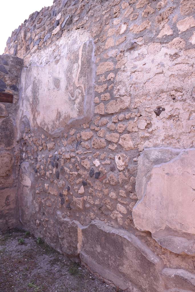 I.4.25/I.4.5 Pompeii. October 2019.
Corridor 15, looking west towards west end of north wall towards Ala 13, and I.4.5.
Foto Tobias Busen, ERC Grant 681269 DÉCOR.