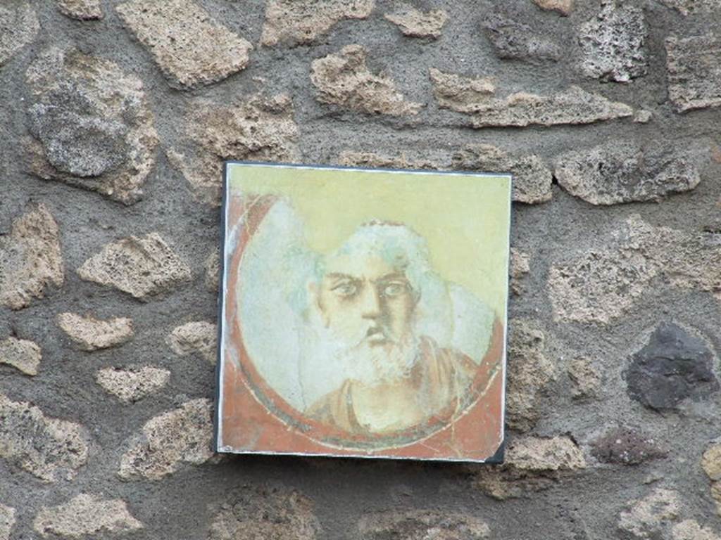 I.4.25 Pompeii. December 2006.
Room 18, exedra on west side of middle peristyle 17, reproduction of wall painting of an old man with a grey beard.