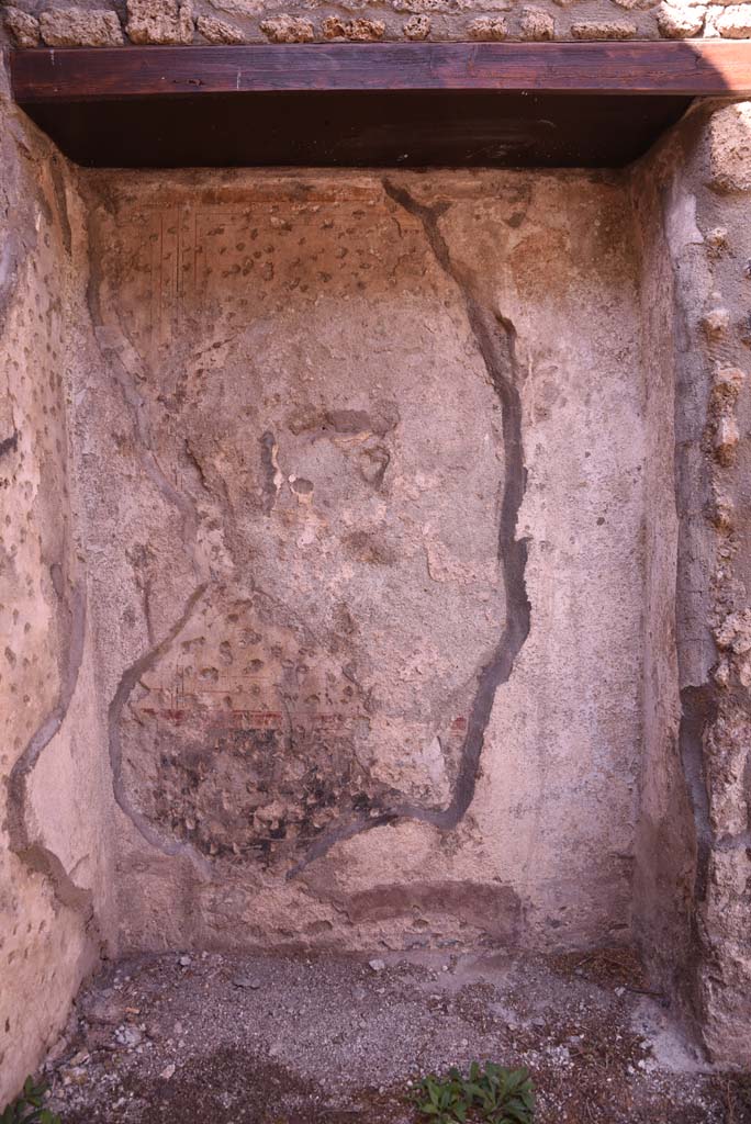 I.4.25 Pompeii. October 2019. Room 44, alcove in north wall of cubiculum,
Foto Tobias Busen, ERC Grant 681269 D�COR.


