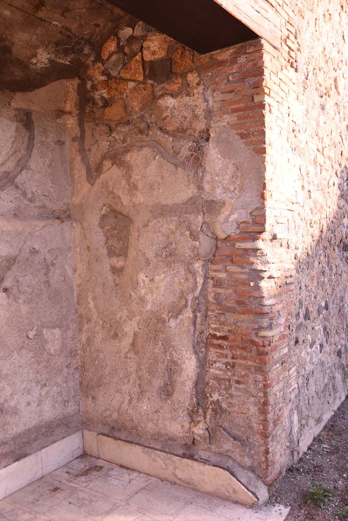 I.4.25 Pompeii. October 2019. Niche 45, looking towards east wall.
Foto Tobias Busen, ERC Grant 681269 DÉCOR.