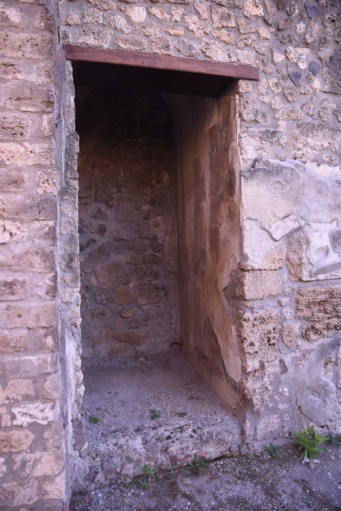 I.4.25 Pompeii. October 2019. Room 31, looking south towards lararium or repository.
Foto Tobias Busen, ERC Grant 681269 D�COR.
