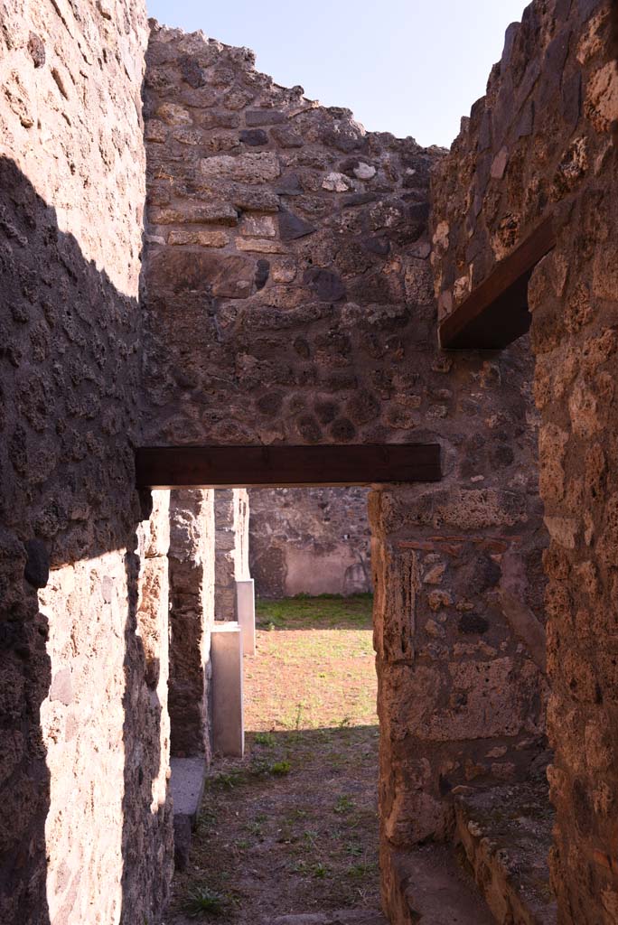 I.4.25/I.4.5 Pompeii. October 2019.
Looking south in Corridor 13A, or unnumbered corridor on north side of room 13.
Foto Tobias Busen, ERC Grant 681269 DÉCOR.