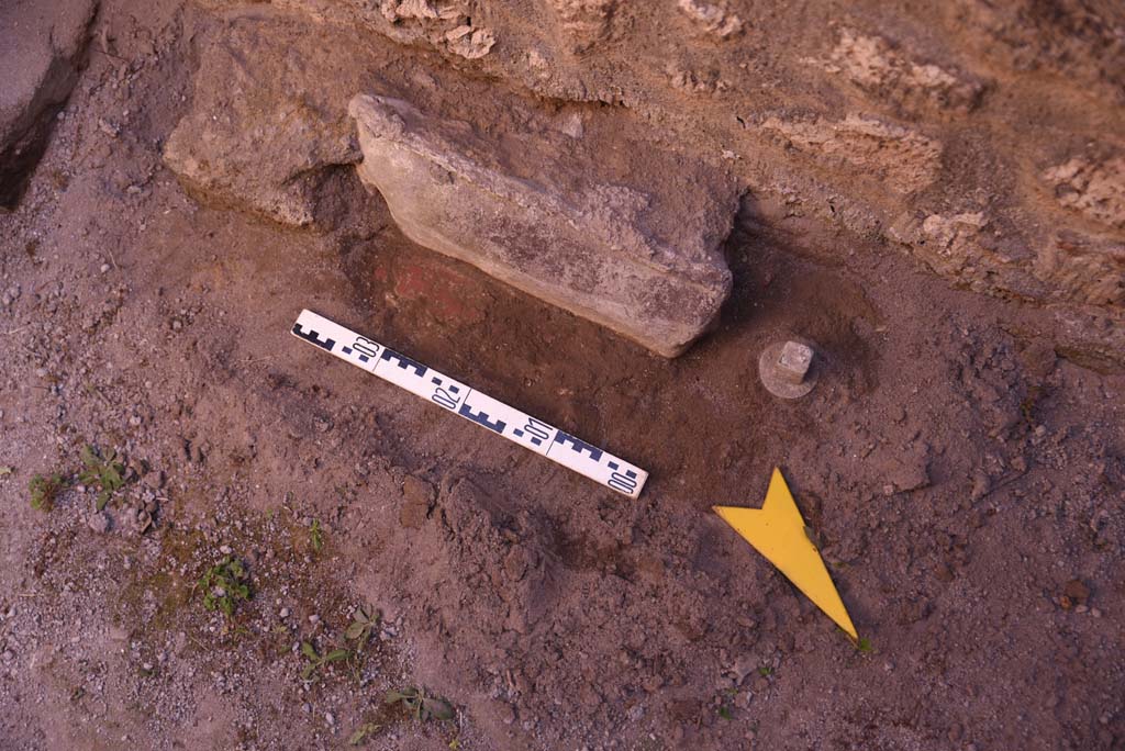I.4.25/I.4.5 Pompeii. October 2019.
Corridor 13A, or unnumbered corridor on north side of room 13, detail of lead pipe near west wall.
Foto Tobias Busen, ERC Grant 681269 DÉCOR.