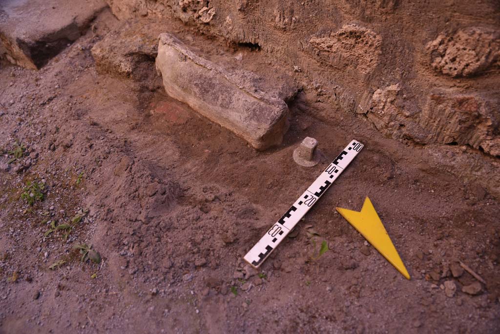 I.4.25/I.4.5 Pompeii. October 2019.
Corridor 13A, or unnumbered corridor on north side of room 13, detail of lead pipe near west wall.
Foto Tobias Busen, ERC Grant 681269 DÉCOR.