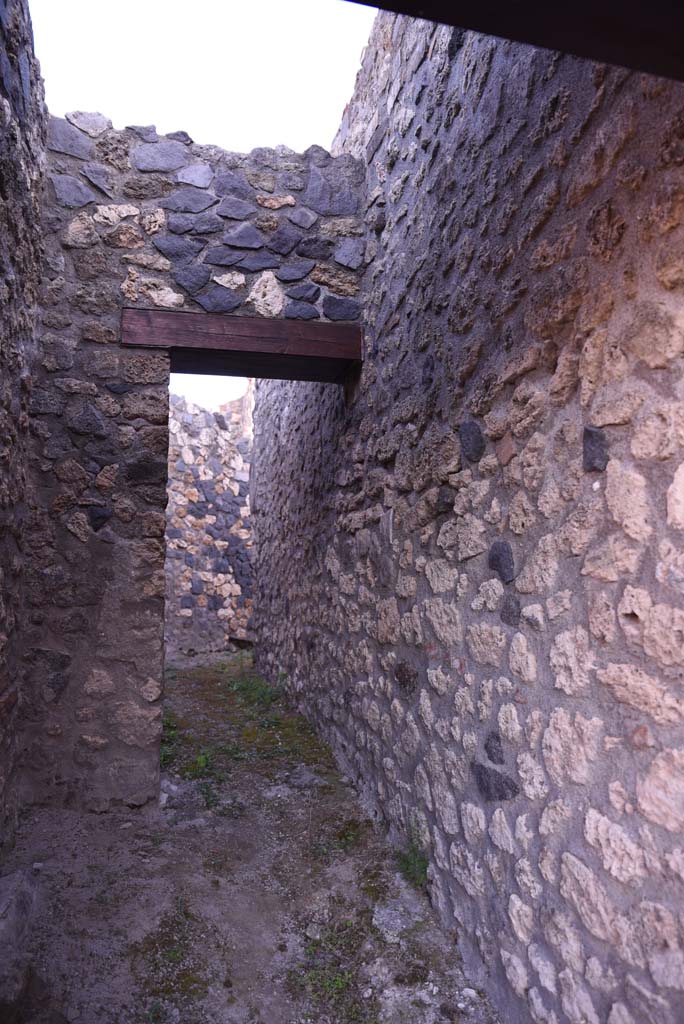 I.4.25/I.4.5 Pompeii. October 2019. Looking north along east wall in Corridor 13A, or unnumbered corridor.
Foto Tobias Busen, ERC Grant 681269 DÉCOR.