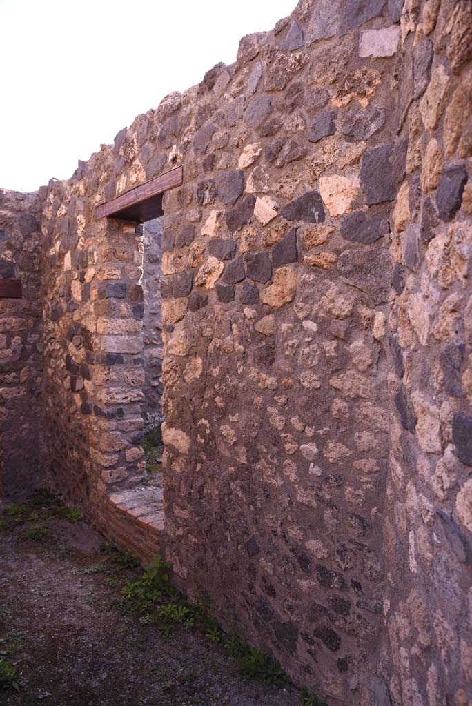 I.4.25/I.4.5 Pompeii. October 2019.
West wall of Corridor 13A, or unnumbered corridor, with doorway into Tepidarium 40.
Foto Tobias Busen, ERC Grant 681269 DÉCOR.