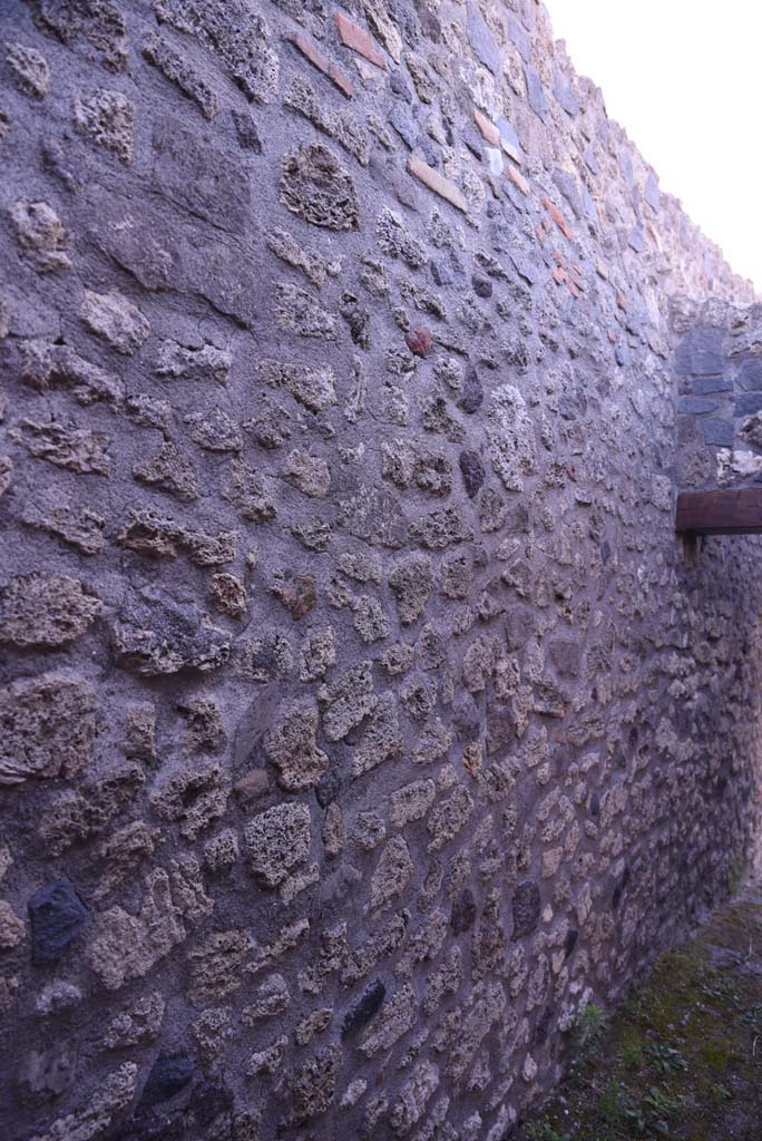 I.4.25/I.4.5 Pompeii. October 2019.
Looking south along east wall from north end of Corridor 13A, or unnumbered corridor.
Foto Tobias Busen, ERC Grant 681269 DÉCOR.
