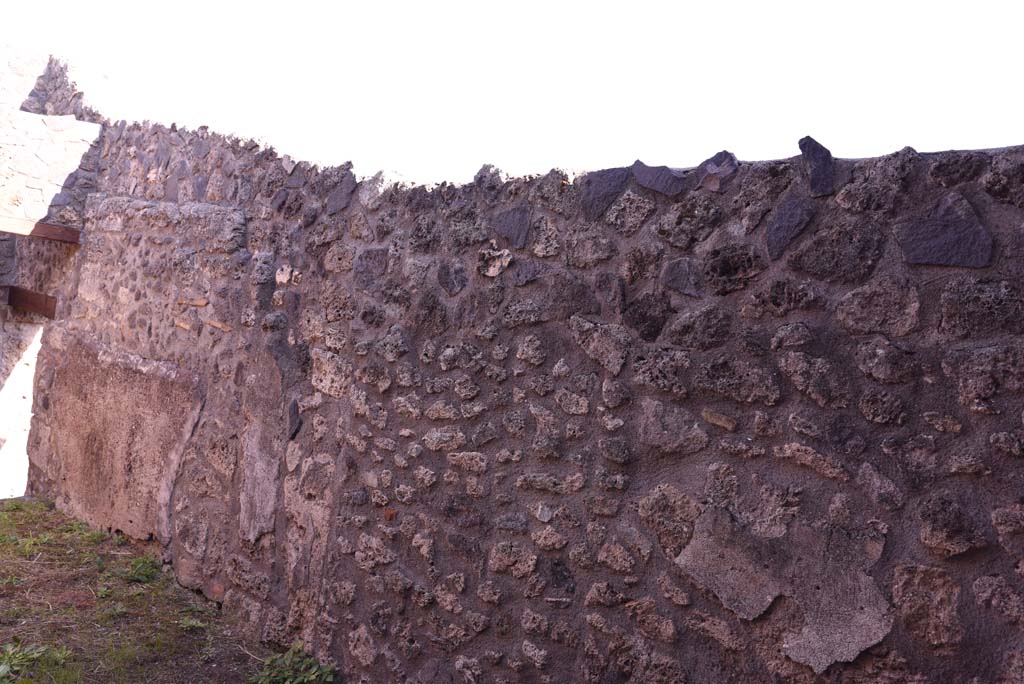 I.4.25/I.4.5 Pompeii. October 2019. Apodyterium 39, south wall, looking east towards room 38, on left.
Foto Tobias Busen, ERC Grant 681269 DÉCOR.