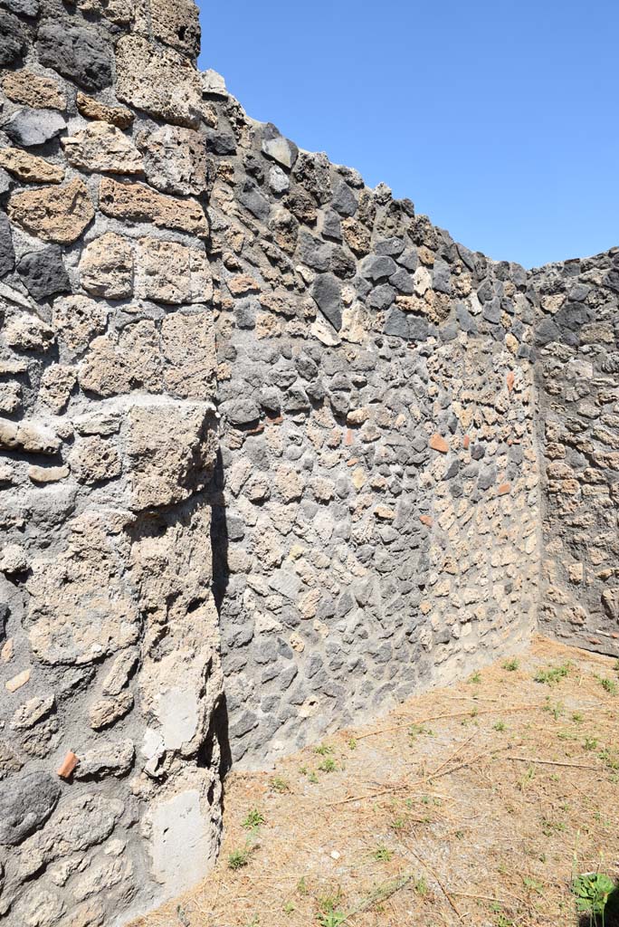 I.4.25/I.4.5 Pompeii. September 2020.
Apodyterium 38, looking east along north wall, from room 39.
Foto Tobias Busen, ERC Grant 681269 DÉCOR.