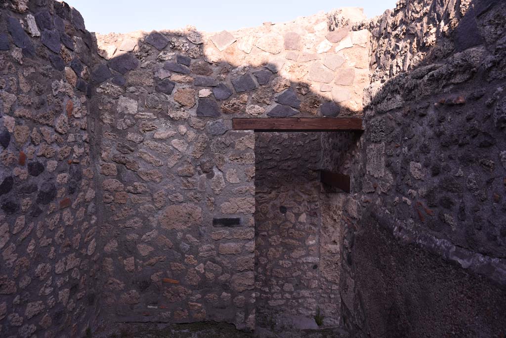 I.4.25/I.4.5 Pompeii. October 2019.
Apodyterium 38, looking towards east wall, with doorway into Corridor 13A/unnumbered corridor, on right.
Foto Tobias Busen, ERC Grant 681269 DÉCOR.