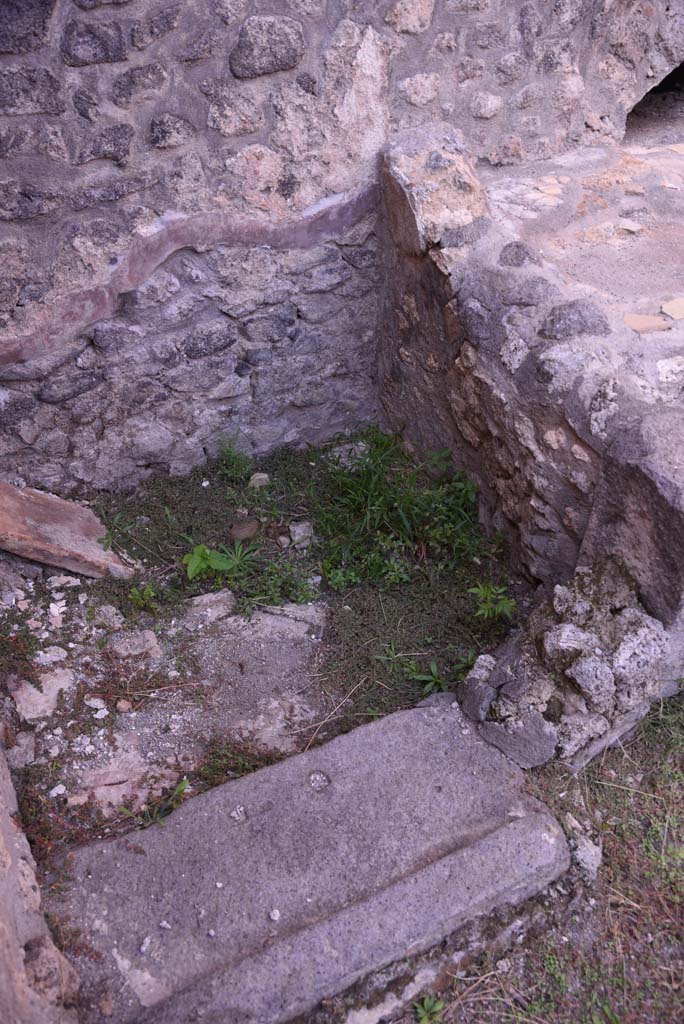 I.4.25/I.4.5 Pompeii. October 2019. Kitchen 42, detail of doorway threshold.
Foto Tobias Busen, ERC Grant 681269 DÉCOR.
