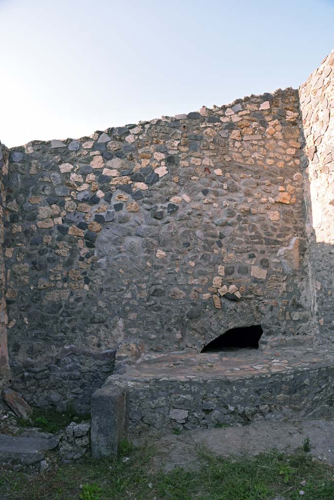 I.4.25/I.4.5 Pompeii. October 2019.
Kitchen 42, looking towards hearth against north wall, with latrine, on left.
Foto Tobias Busen, ERC Grant 681269 DÉCOR.