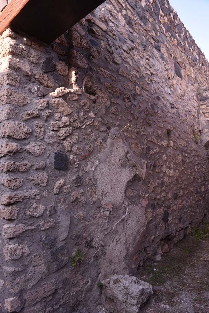 I.4.25/I.4.5 Pompeii. October 2019.
Unnumbered corridor/room, looking east along north wall.
Foto Tobias Busen, ERC Grant 681269 DÉCOR.