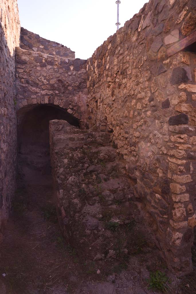 I.4.25/I.4.5 Pompeii. October 2019.
Unnumbered corridor/room, looking east along south wall, with steps to upper floor.
Foto Tobias Busen, ERC Grant 681269 DÉCOR.