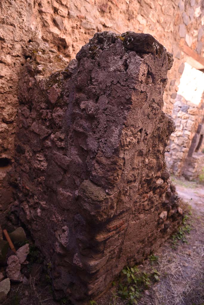 I.4.25/I.4.5 Pompeii. October 2019. Unnumbered corridor/room, looking west along north side of steps to upper floor.
Foto Tobias Busen, ERC Grant 681269 DÉCOR.