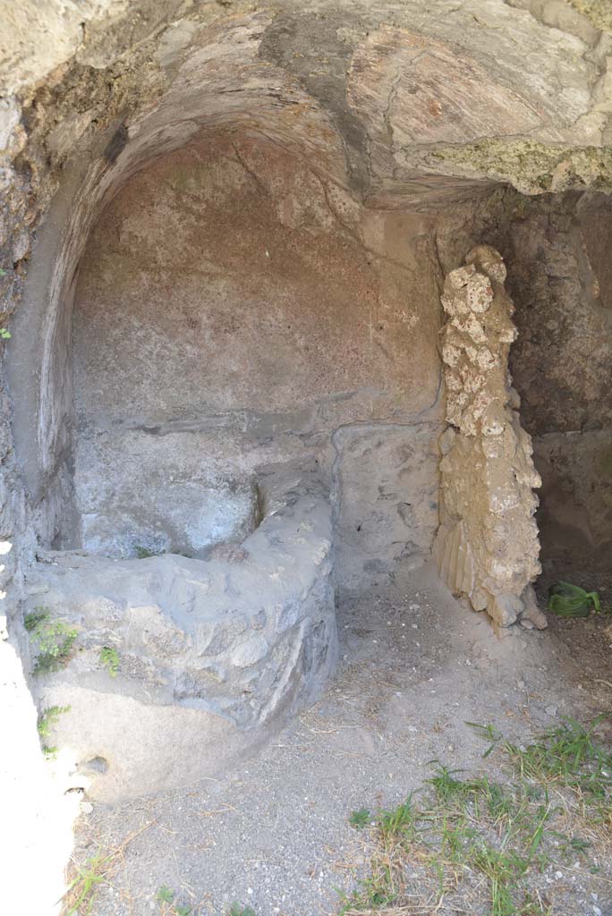 I.4.25/I.4.5 Pompeii. September 2020.
Unnumbered corridor/room, looking east into vaulted area with basin/vat.
Foto Tobias Busen, ERC Grant 681269 DÉCOR.