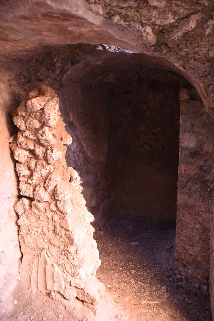 I.4.25/I.4.5 Pompeii. October 2019.
Unnumbered corridor/room, looking south to second vaulted area on south side of first vaulted area.
Foto Tobias Busen, ERC Grant 681269 DÉCOR.