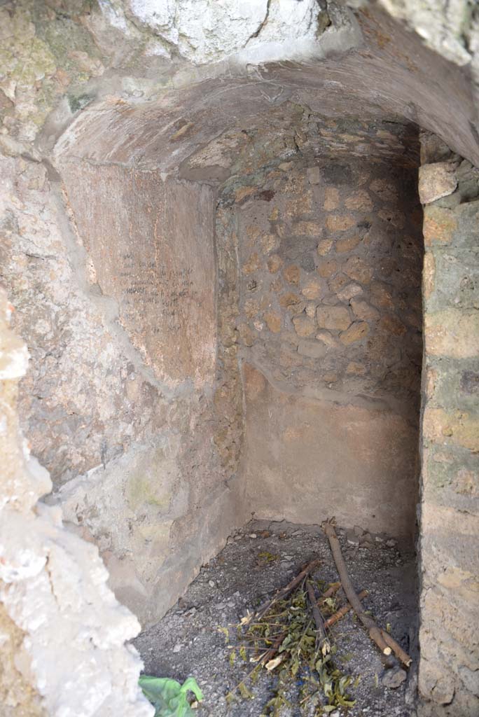 I.4.25/I.4.5 Pompeii. October 2019.
Unnumbered corridor/room, looking south-east in second vaulted area.
Foto Tobias Busen, ERC Grant 681269 DÉCOR.