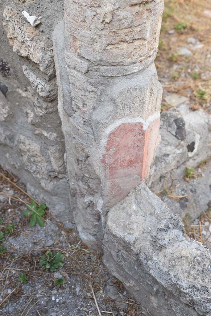 I.4.25/I.4.5 Pompeii. September 2020. Atriolo 43, looking north-east towards remaining column.
Foto Tobias Busen, ERC Grant 681269 DÉCOR.