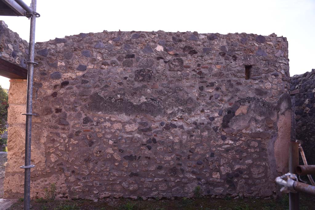 I.4.25/I.4.5 Pompeii. October 2019. Atriolo 43, looking towards south wall.
Foto Tobias Busen, ERC Grant 681269 DÉCOR.