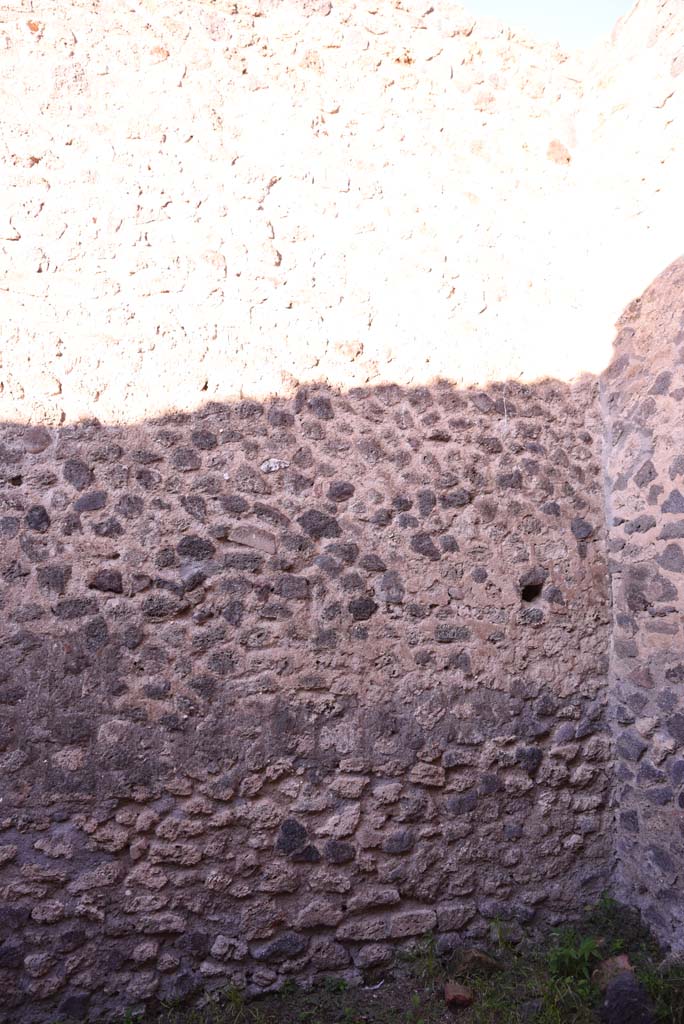 I.4.25 Pompeii. October 2019. Room 62, west wall and north-west corner.
Foto Tobias Busen, ERC Grant 681269 DÉCOR.