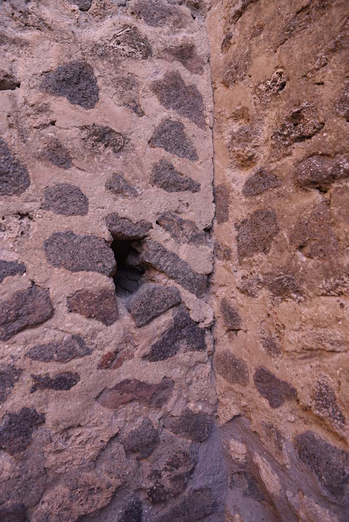 I.4.25 Pompeii. October 2019. Room 62, detail from north-east corner.
Foto Tobias Busen, ERC Grant 681269 DÉCOR.