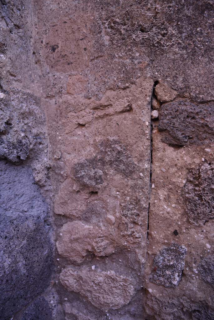 I.4.25 Pompeii. October 2019. Room 63, detail from north end of east wall.
Foto Tobias Busen, ERC Grant 681269 DÉCOR.