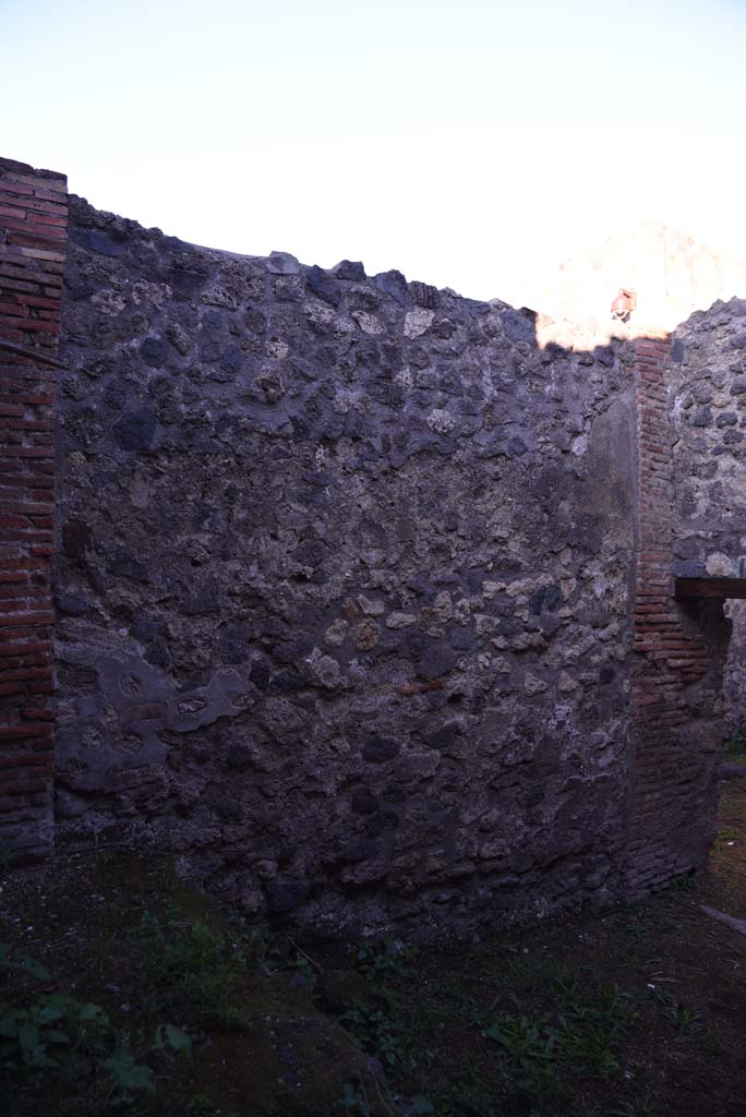 I.4.25 Pompeii. October 2019. Room 64, west wall and north-west corner.
Foto Tobias Busen, ERC Grant 681269 DÉCOR.