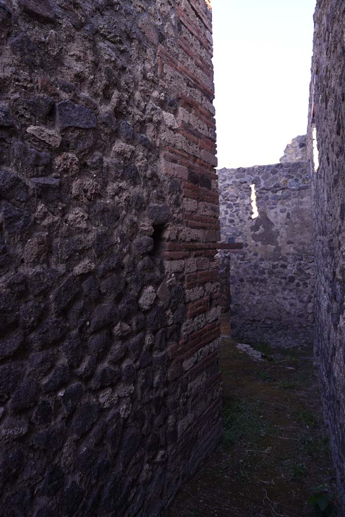 I.4.25 Pompeii. October 2019.
Room 64, looking north from end of corridor into part of room with doorway to room 63.
Foto Tobias Busen, ERC Grant 681269 DÉCOR.