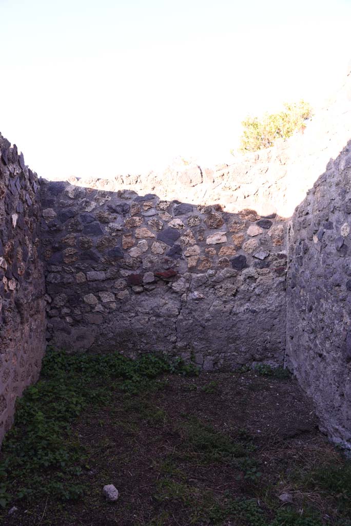 I.4.25 Pompeii. October 2019. Room 64, looking towards west wall in Services Area.
Foto Tobias Busen, ERC Grant 681269 DÉCOR.