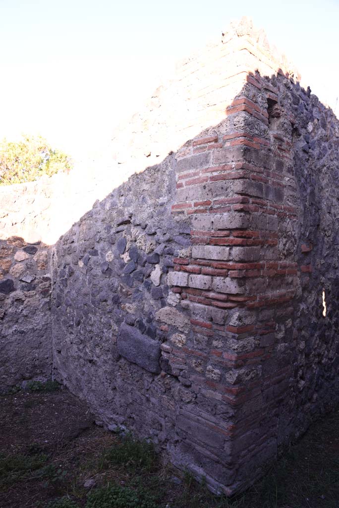 I.4.25 Pompeii. October 2019. Room 64, looking west along north wall of Services Area.
Foto Tobias Busen, ERC Grant 681269 DÉCOR.