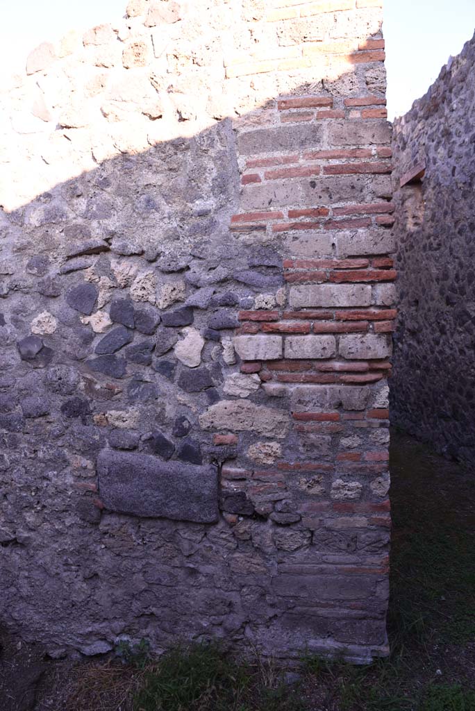 I.4.25 Pompeii. October 2019. Room 64, detail from north wall of Services Area at side of corridor.
Foto Tobias Busen, ERC Grant 681269 DÉCOR.