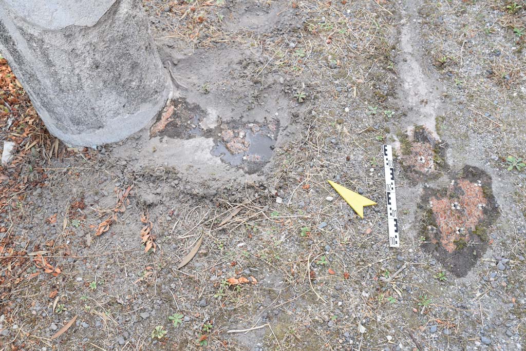 I.4.25 Pompeii. September 2020. Upper Peristyle 56, detail of column and base and flooring.
Foto Tobias Busen, ERC Grant 681269 DÉCOR