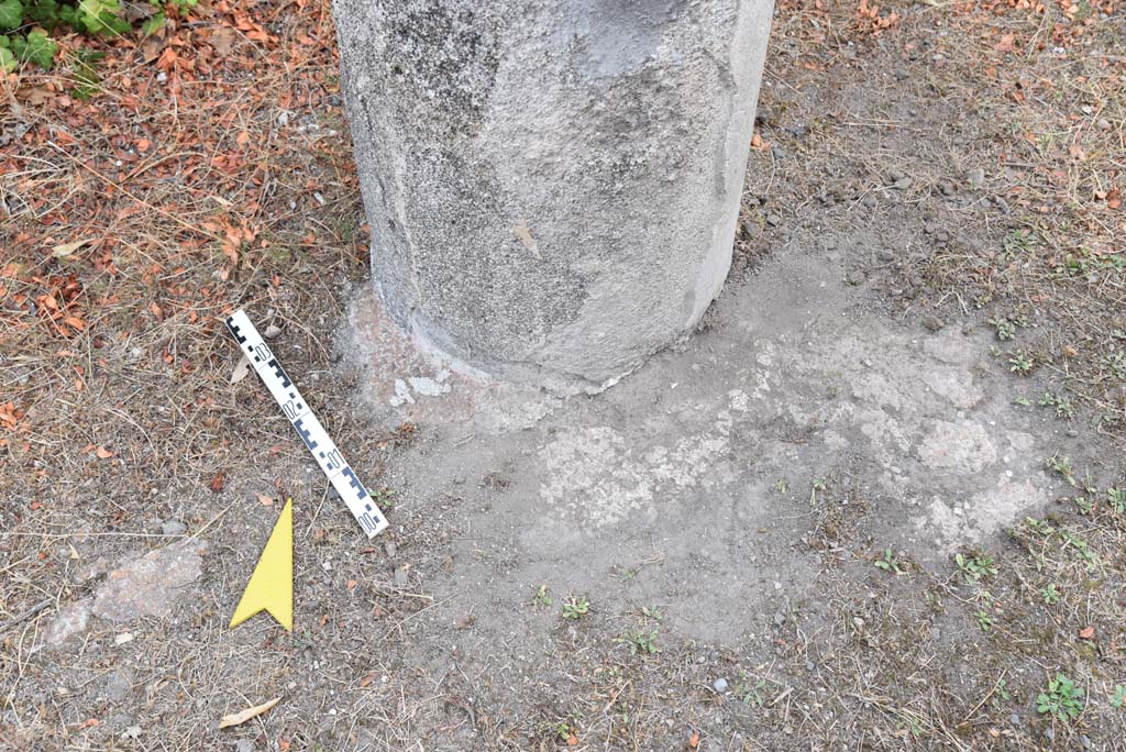 I.4.25 Pompeii. September 2020. Upper Peristyle 56, detail from base of column.
Foto Tobias Busen, ERC Grant 681269 DÉCOR