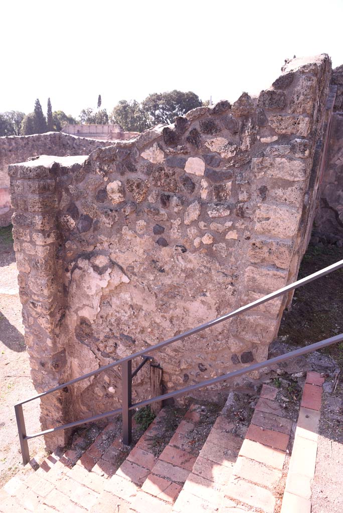 I.4.25 Pompeii. October 2019. West wall of steps between upper and middle peristyle.
Foto Tobias Busen, ERC Grant 681269 DÉCOR