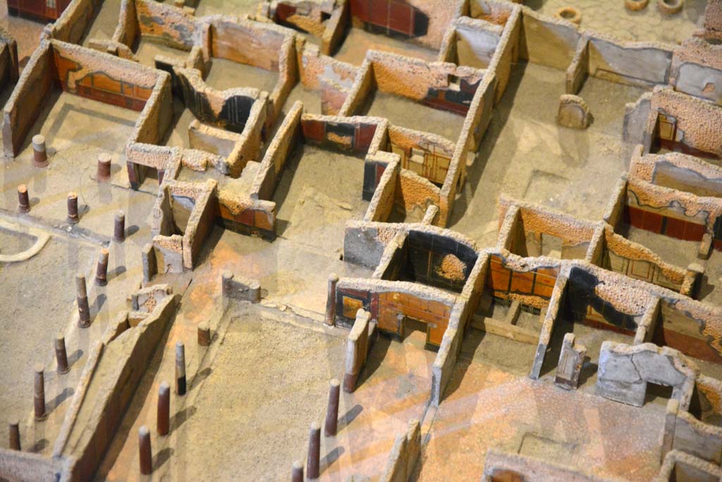 I.4.25 Pompeii. May 2019. Detail from model in Naples Archaeological Museum.
West end of Upper Peristyle 56, in centre, with room 57 above it.
Foto Tobias Busen, ERC Grant 681269 DÉCOR.