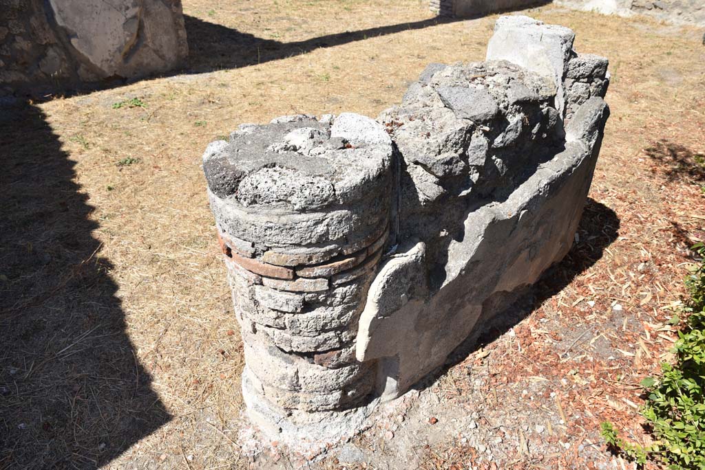 I.4.25 Pompeii. September 2020. Upper Peristyle 56, looking west towards vestibule area.
Foto Tobias Busen, ERC Grant 681269 DÉCOR