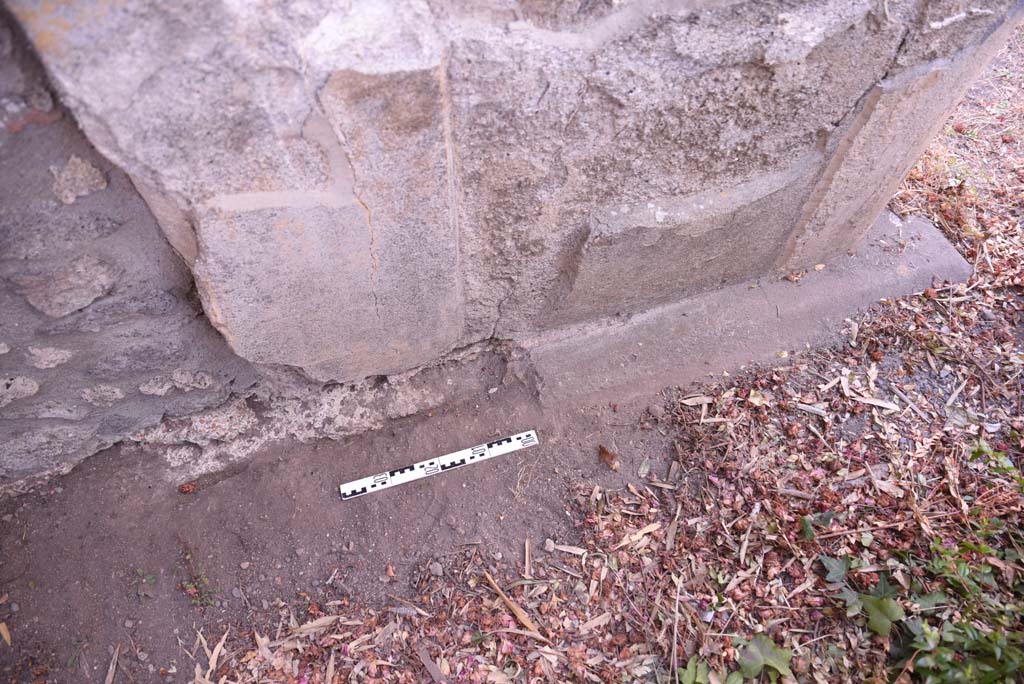 I.4.25 Pompeii. September 2020.
Upper Peristyle 56, looking north towards detail from south side of pilaster/wall of area on north portico.
Foto Tobias Busen, ERC Grant 681269 DÉCOR