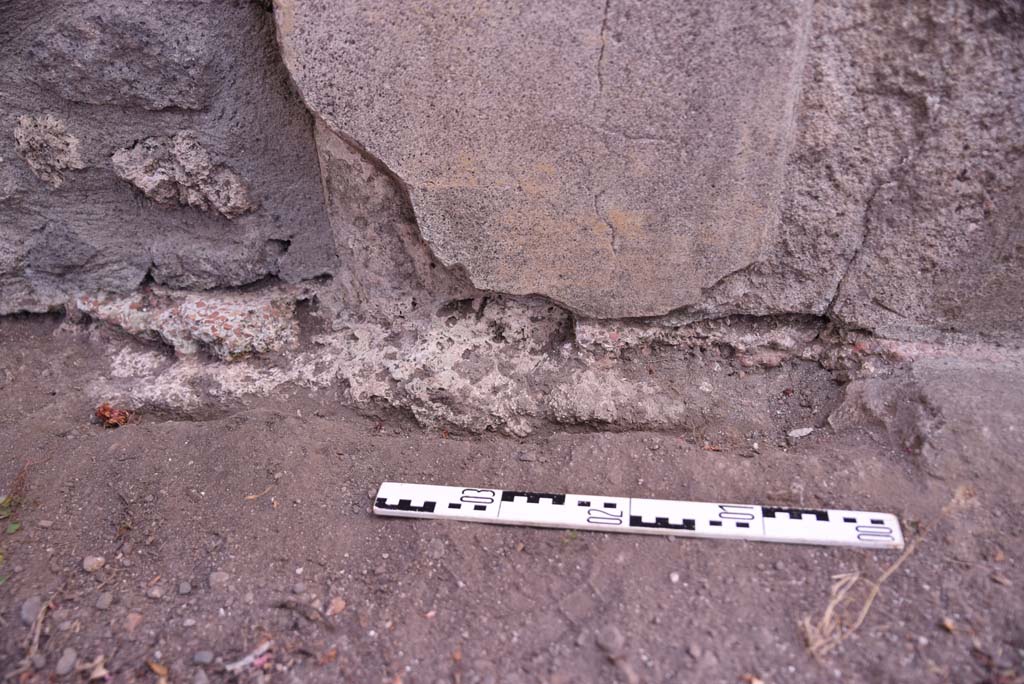 I.4.25 Pompeii. September 2020. Upper Peristyle 56, looking north to detail from south side of pilaster/wall of area in north-west corner.
Foto Tobias Busen, ERC Grant 681269 DÉCOR.
