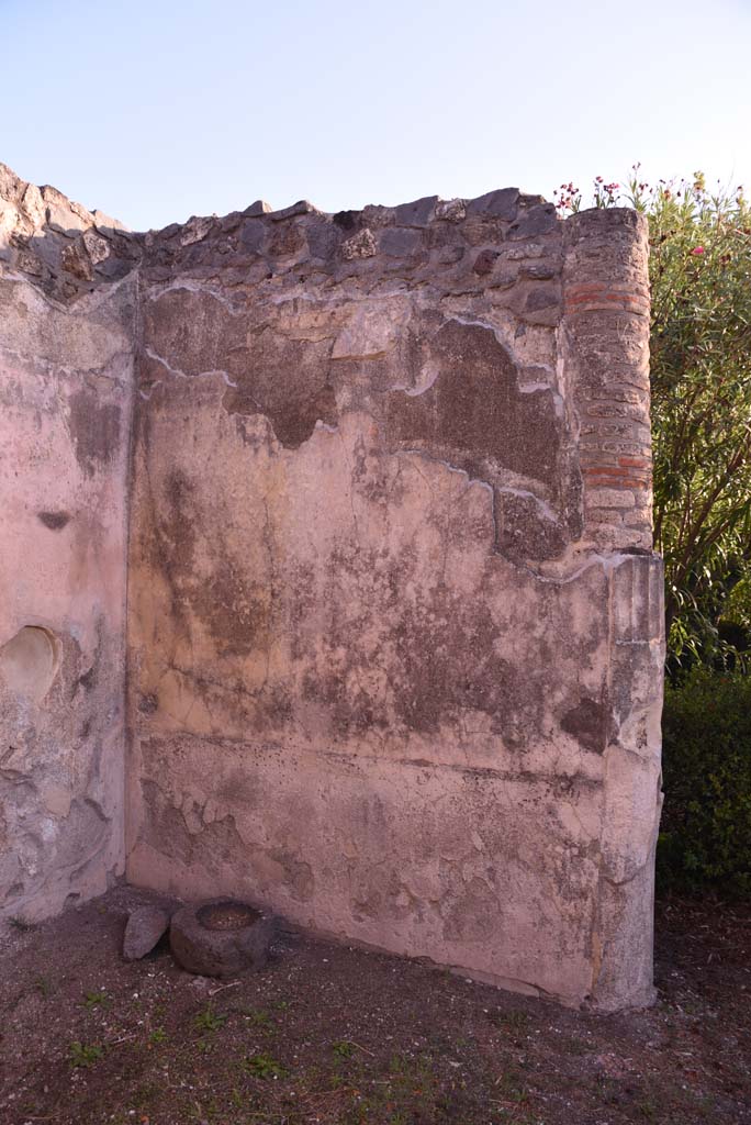 I.4.25 Pompeii. October 2019. Upper peristyle 56, looking east in vestibule in north-west corner.
Foto Tobias Busen, ERC Grant 681269 DÉCOR