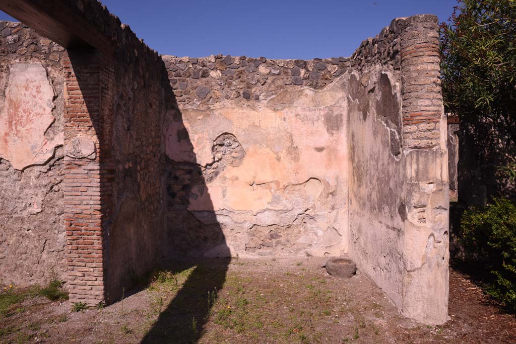 I.4.25 Pompeii. October 2019. Upper peristyle 56, looking towards north wall in vestibule in north-west corner.
Foto Tobias Busen, ERC Grant 681269 DÉCOR