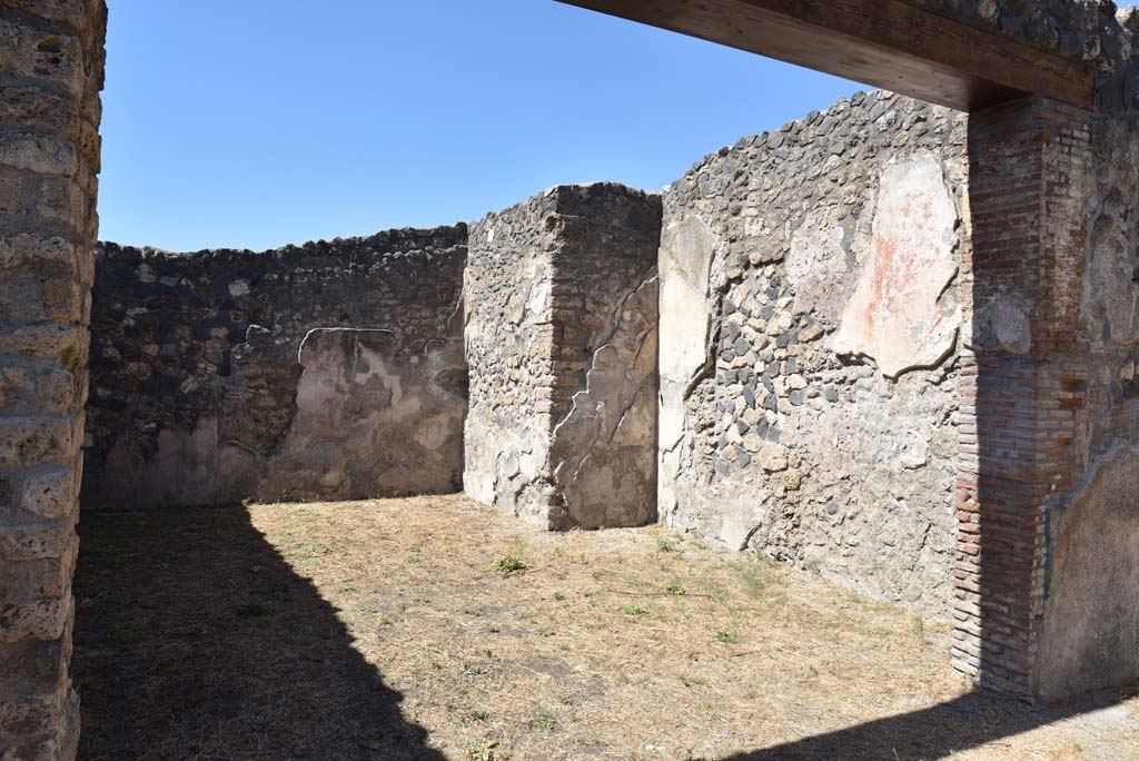 I.4.25 Pompeii. September 2020. Room 57, looking north-west from entrance doorway.
Foto Tobias Busen, ERC Grant 681269 DÉCOR.
