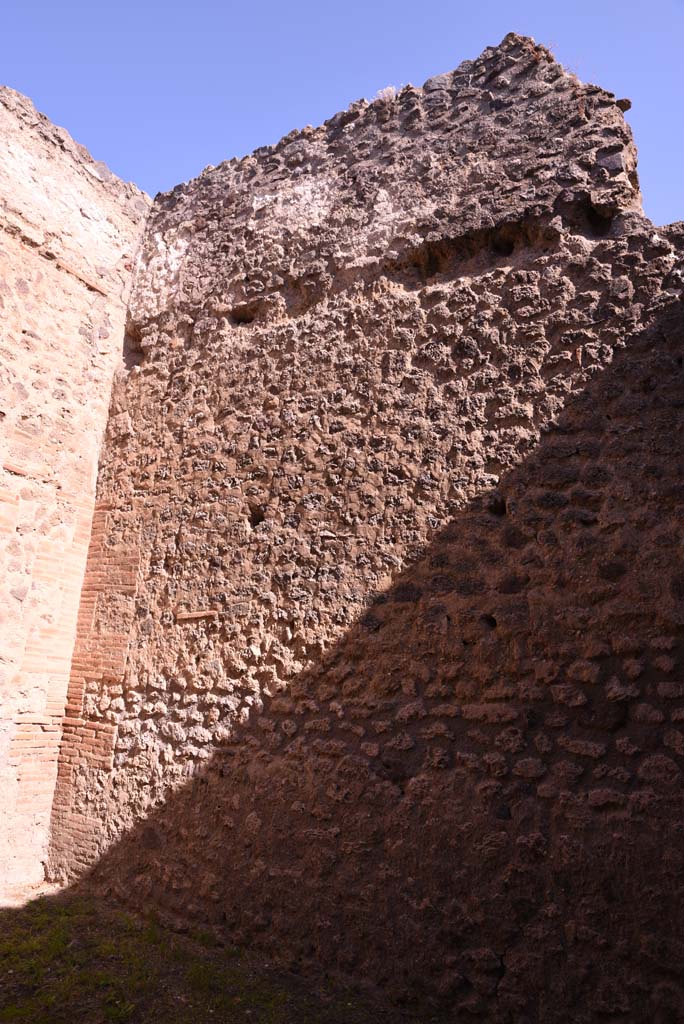 I.4.26 Pompeii. October 2019. East wall, looking north.
Foto Tobias Busen, ERC Grant 681269 DÉCOR.
