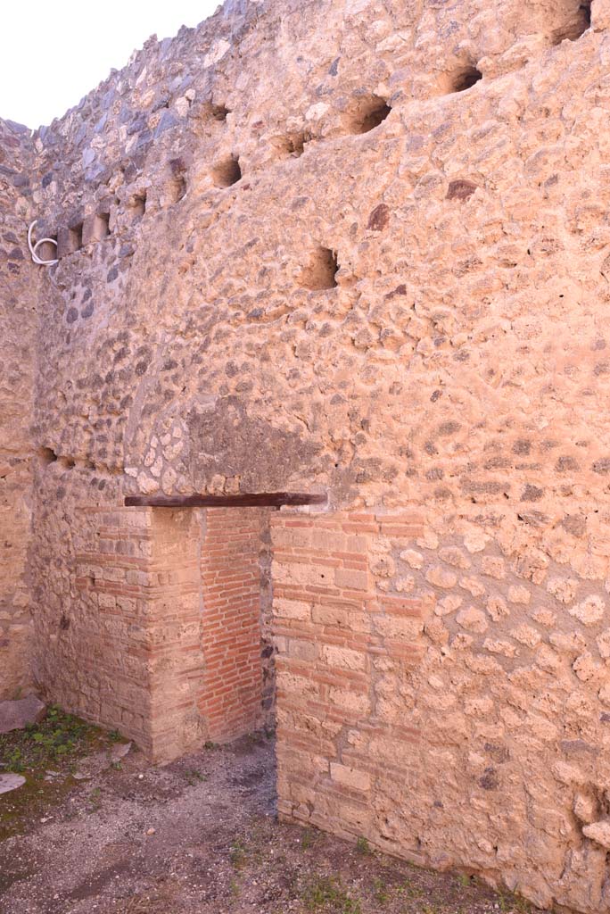 I.4.26 Pompeii. October 2019.
Looking south along west wall of drying room, with doorway into shop-room.
Foto Tobias Busen, ERC Grant 681269 DÉCOR.