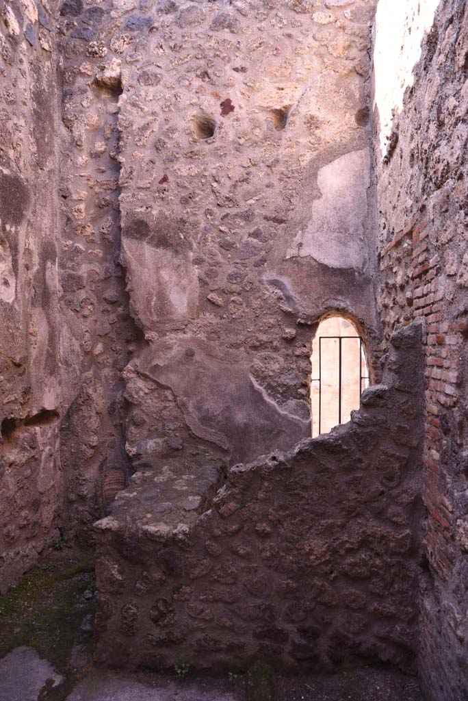 I.4.26 Pompeii. October 2019. Looking west through doorway of room under the steps of I.4.25.
Foto Tobias Busen, ERC Grant 681269 DÉCOR.