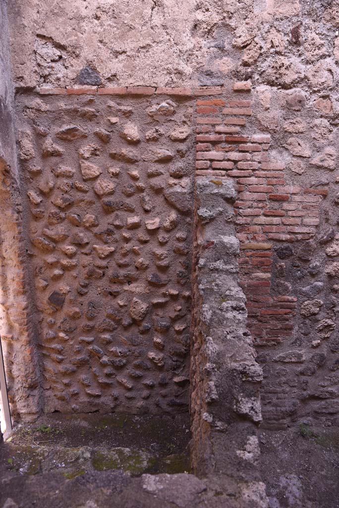 I.4.26 Pompeii. October 2019.
North wall of small room, with blocked doorway to steps, on west side of I.4.25.
Foto Tobias Busen, ERC Grant 681269 DÉCOR.
