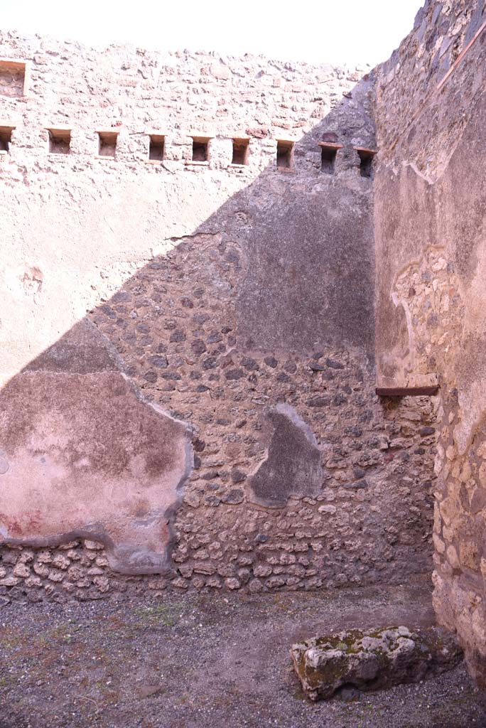I.4.27 Pompeii. October 2019.
Looking towards south end of east wall, with doorway to rear room.
Foto Tobias Busen, ERC Grant 681269 DÉCOR.